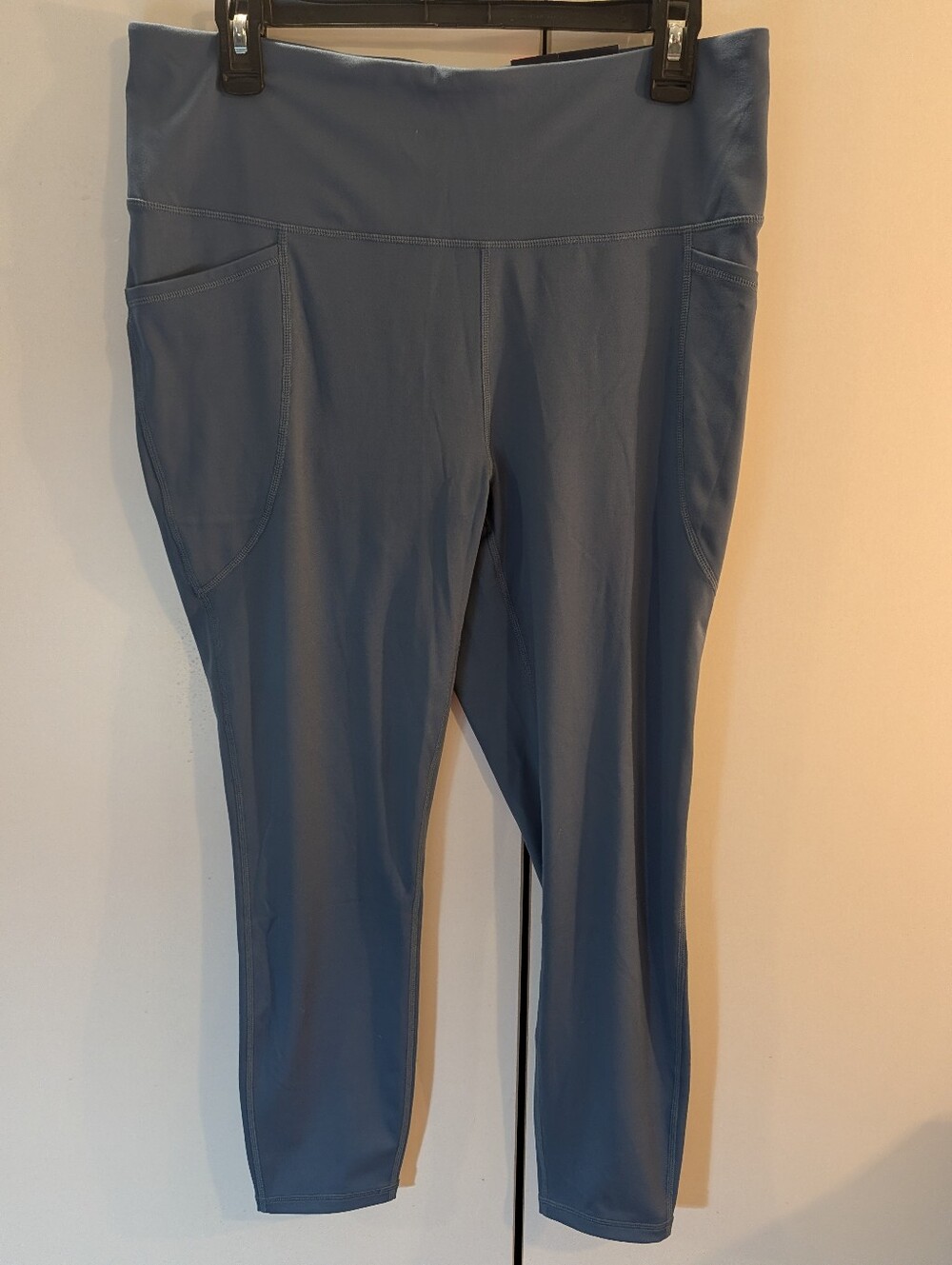 Reebok Woman's XLHigh-Waist Blue Active Capri Leggings with Side Pockets